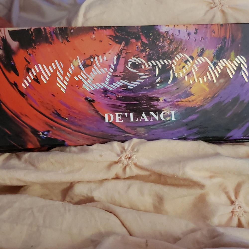 De'Lanci Maelstrom 12 pan eyeshadow palette